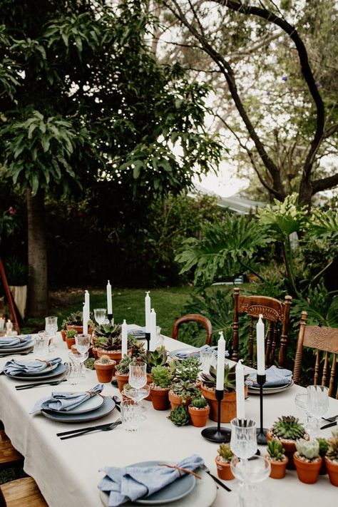 Potted Plant Wedding Ceremony, Rustic Tablescape Wedding, Plants For Wedding Decor, Non Floral Wedding Centerpieces, Wedding Sustainable, Wedding Eco Friendly, Succulent Wedding Table, Simple Wedding Table, Wedding Terracotta