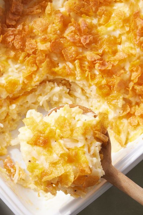 Cheesy Hashbrown Casserole Ways To Make Potatoes, Au Gratin Potatoes Easy, Cheesy Potato Casserole, Potatoe Casserole Recipes, Potatoes Au Gratin, Hash Brown Casserole, Potato Gratin, Cheesy Potatoes, Potluck Recipes