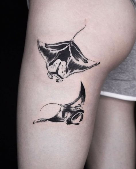 Black And White Stingray Tattoo, Stingray Tattoo With Shadow, Two Manta Rays Tattoo, Manta Ray Tattoo Design, Manta Ray Leg Tattoo, Spotted Manta Ray Tattoo, Mantaray Tattoo, Sting Ray Tattoo, Manta Tattoo