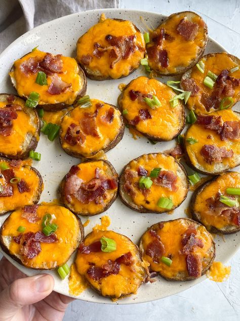 Loaded Potato Slices, Mini Potato Skins, Potato Skins Easy, Potato Skin Bites, Potato Skins Appetizer, Leftover Mashed Potato Pancakes, Potatoe Skins Recipe, Mashed Potato Pancakes, Potato Slices