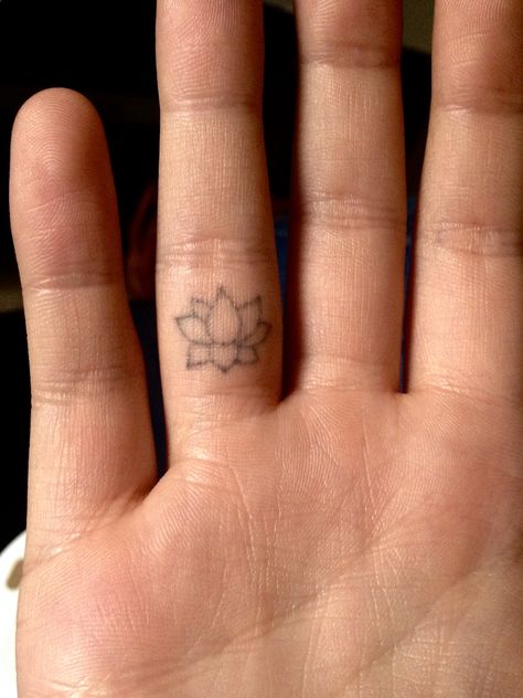 Lotus Stick And Poke, Lotus Tattoo On Finger, Finger Lotus Tattoo, Hand Poke Flower Tattoo, Lotus Tattoo Finger, Lotus Flower Tattoo Finger, Tattoos Inside Finger, Lotus Flower Finger Tattoo, Lotus Finger Tattoo