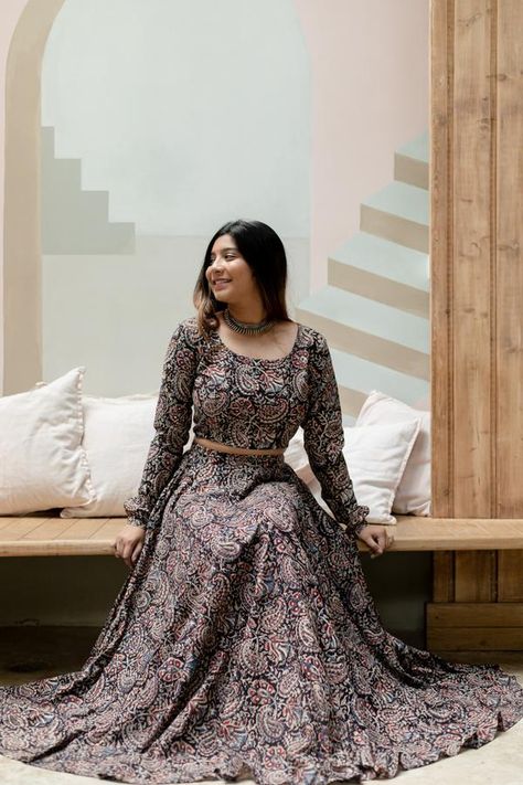 Skirt Winter Outfit, Long Skirt Top Designs, डिजाइनर कपड़े, Long Skirt And Top, Kalamkari Dresses, Black Dress Outfit, Cotton Lehenga, Simple Lehenga, Skirt Winter