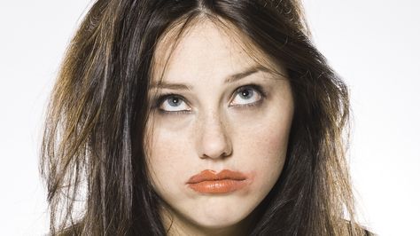 Messed up your makeup? 8 pro tips to fix it quickly, easily Messed Up Makeup, Messy Makeup, Smudged Eyeliner, How To Do Eyeliner, Beauty Careers, Solo Performance, Applying Makeup, Makeup Needs, Stage Makeup