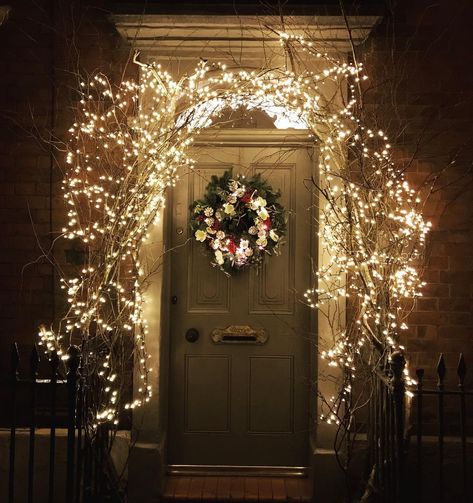 Tasteful Christmas Lights Outdoor, Classy Christmas Lights, Classy Outdoor Christmas Lights, Rustic Outdoor Christmas Decorations, Rustic Archway, Exterior Christmas Lights, Easy Elf On The Shelf, Christmas Lights Outside, Easy Elf