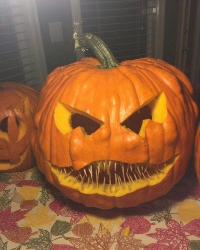 Pumkin Decoration, Diy Halloween Dekoration, Fun Diy Halloween Decorations, Dekorasi Halloween, Scary Halloween Pumpkins, Pumkin Carving, Halloween Punch, Halloween Decor Diy, Creative Pumpkin Carving