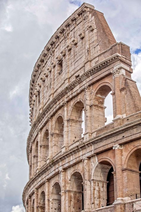 Roman Buildings Architecture, Roman Architecture Aesthetic, Ancient Rome Architecture, Greek And Roman Architecture, Ancient Rome Aesthetic, Rome Buildings, Roman Buildings, Roman Ancient, Rome Italy Colosseum