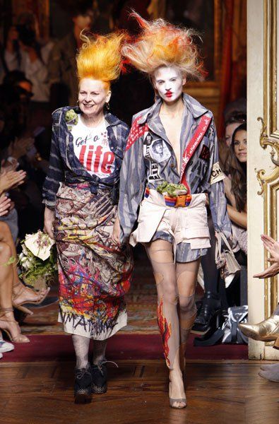 .Vivienne Westwood 2013 80s Punk Hair, Vivienne Westwood Punk, Vivienne Westwood Designs, Punk Mode, Vivienne Westwood Fashion, Education Art, 80s Punk, Punk Women, Punk Looks