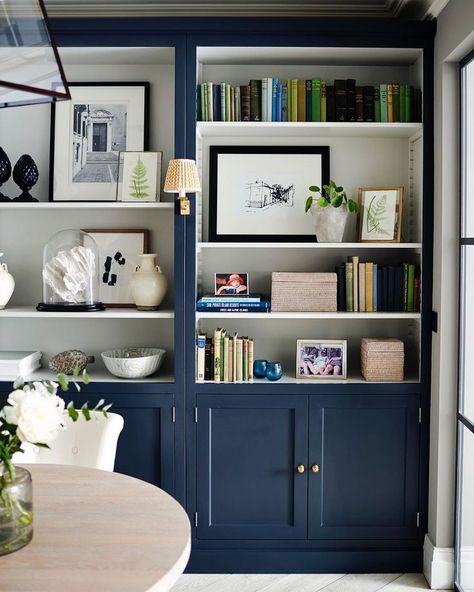 Bookshelf Styling Ideas. Navy Blue Built-in Bookcase. Accessorizing Ideas for Built-Ins. Home Decor for Bookshelves. Sims Hilditch, Bookcase Styling, Built In Bookcase, Home Library, Front Room, Home Office Design, Room Table, Dining Room Table, Home Interior