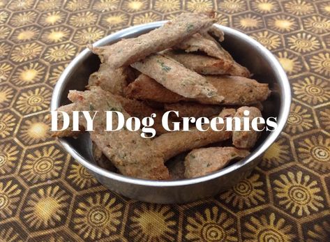 Dog Teeth Cleaning Treats, Homemade Dog Cookies, Dog Dental Treats, Dog Dental Chews, Dog Toothpaste, Dog Biscuit Recipes, Dental Treats, Dog Treats Homemade Recipes, Dog Teeth Cleaning