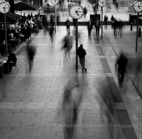 Embrace the Blur: Go Try Long-Exposure Street Photography via @500px #phototips #photography Motion Blur Photography, Street Photography People, Long Exposure Photos, Blur Photography, Motion Photography, Foto Portrait, Long Exposure Photography, Time Photography, Exposure Photography