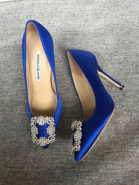 Manolo Blahnik Blue Heels, Manolo Blahnik Blue Shoes Outfit, Milano Blahnik Shoes, Wedding Shoes Manolo Blahnik, Manolo Blahnik Aesthetic, Manolo Blahnik Heels Outfit, Blue Manolo Blahnik Shoes Wedding, Malano Blahnik, Manolo Blahnik Hangisi Outfit