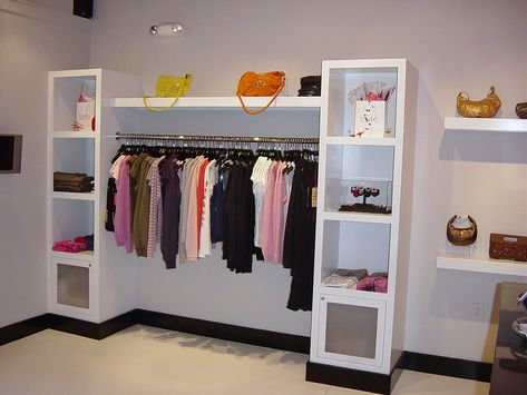 Boutique Shelving, Display Rack Ideas, Clothing Display Racks, Interior Design Bedroom Teenage, Mens Wear Shop, Clothing Rack Display, Store Shelves Design, Clothing Store Displays, Clothing Display