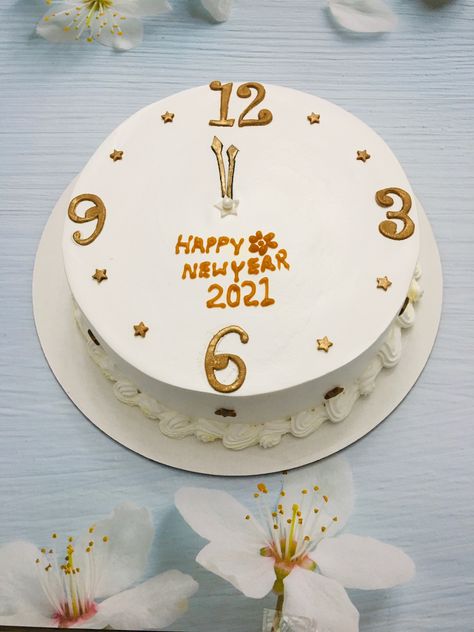 Cake Decorating New Year, New Years Cake Ideas Simple, New Year Bento Cake Design, New Year Cakes Ideas, New Years Cakes Ideas, New Years Cake Design, New Year Cake Design 2024, New Year Cake Design 2023, New Year Cake 2024