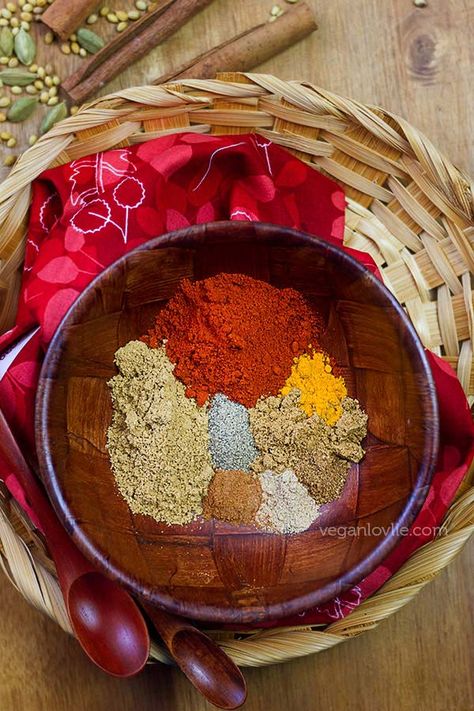 tikka masala spice mix #veganlovlie #tikkamasala #spiceblends #spicemix #spices #masala #veganrecipes #spicy Masala Seasoning, Tiki Masala, Tikki Masala, Tikka Masala Sauce, Vegetable Kebabs, Masala Sauce, Dipping Oil, Spice Blends Recipes, Homemade Spice Mix