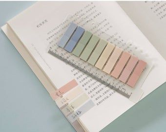 Index Sticky Notes, Struktur Teks, Pretty School Supplies, Book Tabs, Stationery Obsession, Transparent Sticky Notes, Sticky Note Planner, Cute Stationary School Supplies, Cute School Stationary