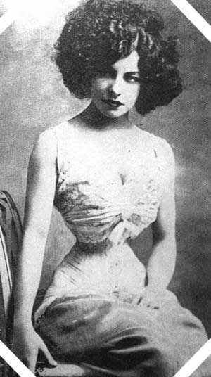 Emilie Marie Bouchaud (born May 14, 1874; died 1939) Also goes by the name Polaire. Reportedly, she had a waist circumference of 14 inches.A comedic actress, Polaire became one of the major celebrities of her day and later, as cinema developed, appeared in several films. Mr Pearl, Smallest Waist, Gibson Girl, Vintage Corset, Lace Tights, Waist Training Corset, French Actress, Waist Training, Garters