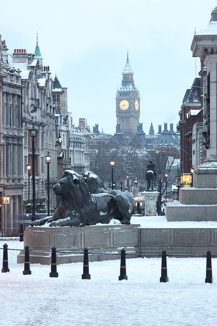 Trafalgar Square in snow - London. (I've never been to London in the winter, but this is an awesome shot). Trafalgar Square London, Big Ben Clock, Living In London, City Of London, Trafalgar Square, England And Scotland, London Town, Snow And Ice, London Life