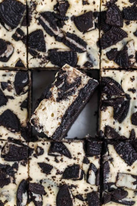 Oreo Cheesecake Bars combine the crunchy, classic flavor of Oreo cookies with a rich, creamy cheesecake filling! They're a hit for parties, special occasions, or just a cozy night in, and they're easy enough for even novice bakers to whip up with ease! Oreo Cake Cheesecake, Oreo Cheesecake Squares, Oreo Dessert Bars, Oreo Dream Bars, Oreo Deserts Ideas, Cream Cheese Oreo Cookies, Cookies And Cream Cheesecake Bars, Oreo Cookie Cookies, Speciality Cheesecakes