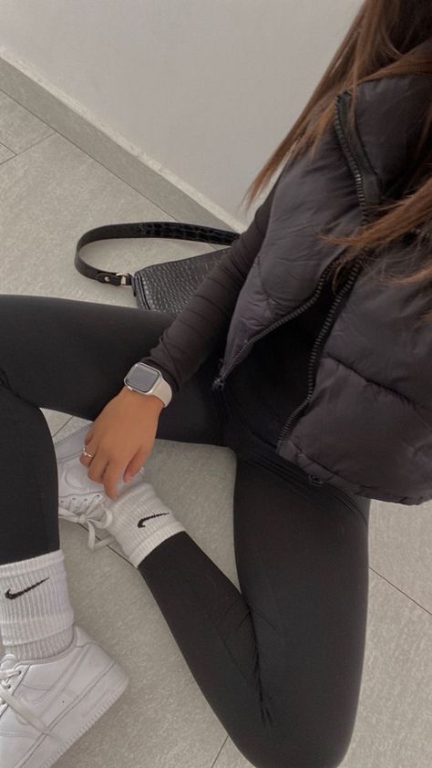 Black Leggings Outfits, Amazon Leggings, Nike Pro Fits, Gym People, Outfits Amazon, Serie Bmw, Amazon Clothing, Look Legging, Black Leggings Outfit