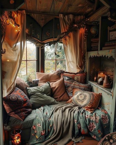 Bed Rooms Design Modern Luxury, Cozy Eclectic Bedroom, Earthy Bedroom Decor, Cozy Earthy Bedroom, Chocolate Bedroom, Dark Boho Bedroom, Boho Homes, Dark Boho Living Room, Women Cave