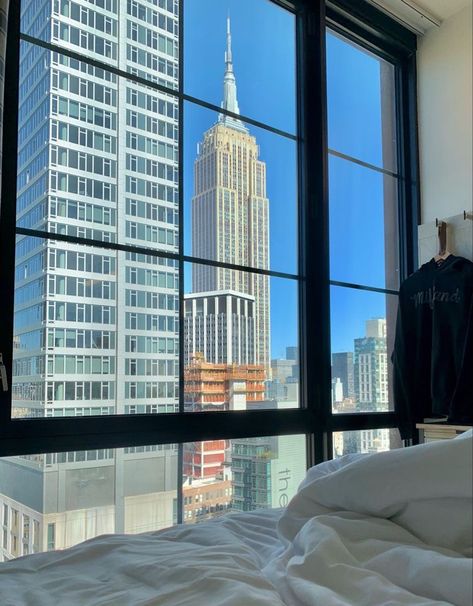 Bedroom With A View, Nyc Penthouse, Drømme Liv, Apartment View, Fotografi Kota, Nyc Aesthetic, Nyc Life, New York Life, New York Aesthetic