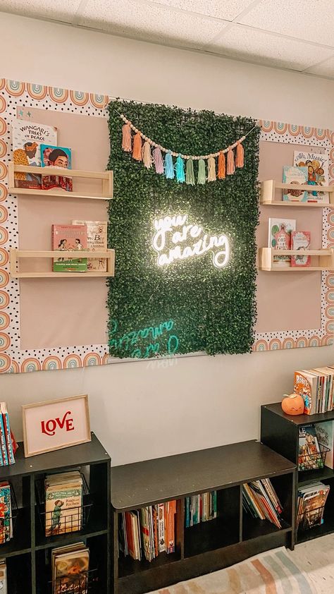 Diy Home Classroom Ideas, Book Wall Classroom, Ipad Station Classroom, Reading Library Classroom Ideas, Fake Grass Wall Decor Classroom, Classroom Student Station, Classroom Window Decorations Ideas, Peg Board Classroom Ideas, Led Classroom Decor