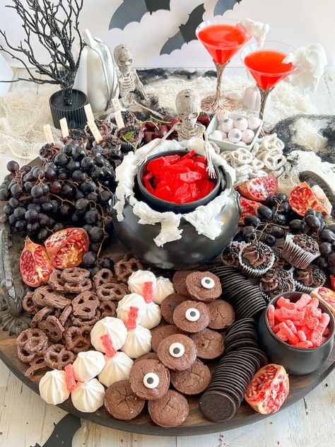 This Halloween Candy Dessert Board is a Little Spooky but Totally Sweet Halloween Desert Charcuterie, Halloween Candy Tray Ideas, Filling Charcuterie Board Ideas, Dessert Halloween Charcuterie Board, Halloween Sweets Board, Halloween Desert Boards, Dessert Charcuterie Board Halloween, Halloween Sweet Board, Black Food Board