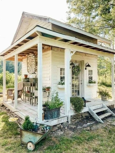 Cottage Garden Sheds, Shed Interior, House Shed, Backyard Sheds, Vintage Garden Decor, She Sheds, Guest Cottage, Shed Design, Rustic Garden Decor