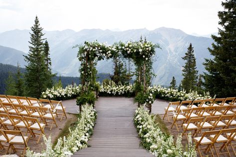 Wedding Venue With Flowers, Garden Mountain Wedding, Mountain View Wedding Ceremony, Luxury Mountain Wedding, Mountain Themed Wedding, Mountain Wedding Ideas, Fall Mountain Wedding, Colorado Destination Wedding, Aspen Snowmass