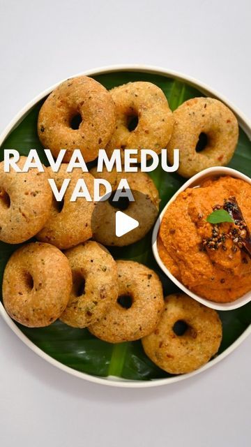 Suji Breakfast Recipes, Suji Recipes Indian, Veg Breakfast Recipes Indian, Breakfast Recipes Indian Veg, Suji Recipe, Veg Breakfast Recipes, South Indian Breakfast Recipes, Peanut Chutney, Breakfast Recipes Indian