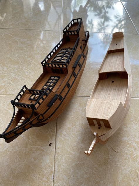 Cardboard Pirate Ship, Pirate Ship Model, Model Sailing Ships, Ship In Bottle, Pirate Boats, Wood Craft Patterns, Wooden Ship Models, Model Ship Building, Old Sailing Ships