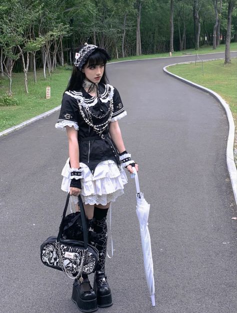 trendy outfits cosplay makeup anime Japan grunge aesthetic gothic core trendy makeup trendy outfit kawaii Kawaii Fashion Outfits, Alt Fashion, Swaggy Outfits, J Fashion, Mode Inspo, Alternative Outfits, Harajuku Fashion, Edgy Outfits, Gothic Lolita