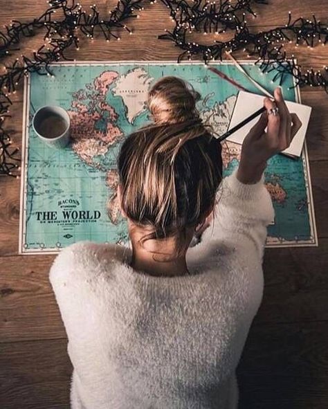 Foto Poses, Travel Maps, Jolie Photo, Photo Instagram, Oh The Places Youll Go, Instagram Foto, Adventure Awaits, Travel Aesthetic, Budget Travel