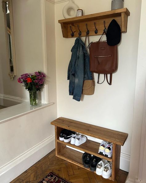 🤩Just look at our rustic shoe bench with matching hooks and shelf in different variations…..the perfect addition to your home decor🤩 This space-saving storage solution combines the rustic charm of wood with the practicality of hooks and shelves 👌🏽 Say farewell to clutter and embrace this practical and aesthetically pleasing addition to your home 👋🏼 ourhometoyours2017.etsy.com ⭐️⭐️⭐️⭐️⭐️ #ourhometoyours #Transform #Rustic #Reclaimed #handmade #craftsmanship #stylishdesign #unique #reclaim... Bench And Coat Hooks, Coat Rack And Shelf, Entryway Ideas With Shoe Rack, Vintage Shoe Rack, Entrance Organization Ideas, Small Apartment Foyer, Entrance Coat Hanger Ideas, Shoe And Bag Rack, Key Hanger Diy