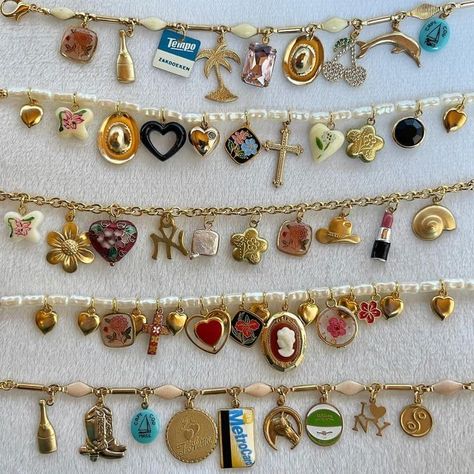 Cool Vintage Jewelry, Latina Aesthetic Jewelry, Italian Style Jewelry, Slauson Mall Jewelry, Colorful Gold Jewelry, Victoria Paris Jewelry, Charm Necklace Diy, Diy Charm Bracelet, Jewelry Charms