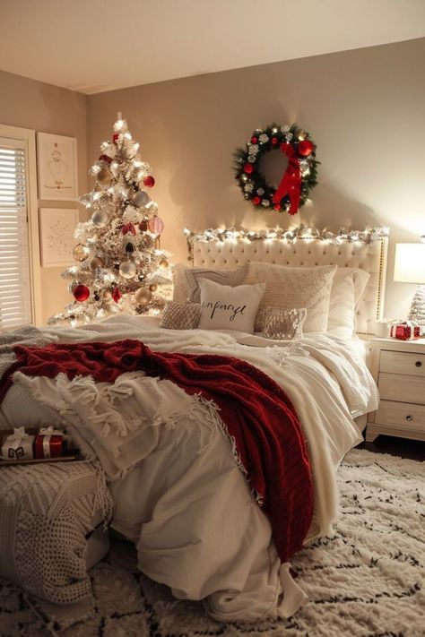 Christmas Room Inspiration, Holiday Bedroom Decor, Holiday Room Decor, Cute Christmas Ideas, Holiday Bedroom, Christmas Dreaming, Holiday Room, Christmas Apartment, Cozy Christmas Decor