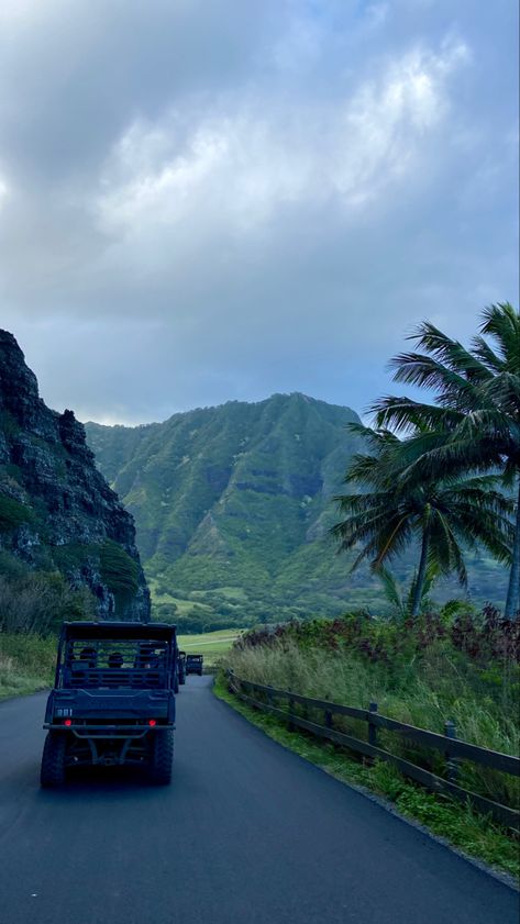 mountain range in hawaii Island Living Aesthetic, Hawaii Summer Aesthetic, Honolulu Aesthetic, Hawaii Life Aesthetic, Living In Hawaii Aesthetic, Oahu Aesthetic, Oahu Hawaii Aesthetic, Island Life Aesthetic, Hawaii Mountains