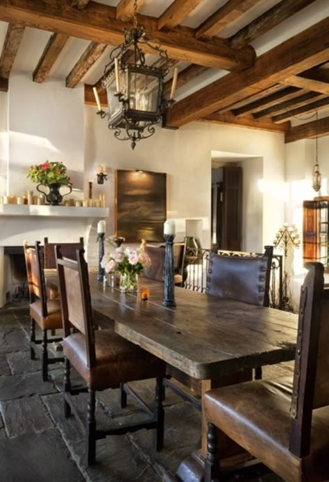 Interior, Antique and Modern Style Combination for House Design: Antique Wooden Dining Table Set With Old Fashioned Pendant Lamp Old World Dining Room, Style Toscan, Vibeke Design, Spanish Decor, Colonial Furniture, Spanish Home, Casas Coloniales, Rustic Dining Room, Spanish Style Homes