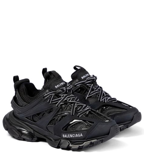 Tenis Balenciaga, Balenciaga Track Black, Balenciaga Track Sneakers, Track Sneakers, Balenciaga Shoes Sneakers, Pretty Sneakers, Rubber Sneakers, Black Balenciaga, Basket Noir