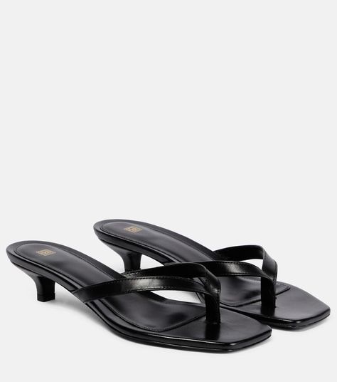 Leather Thong Sandals in Black - Toteme | Mytheresa Coco Van, Stylish Leather Jacket, Leather Thong Sandals, Leather Jacket Outfits, Suede Sandals, Leather Slides, Design Minimalista, Dream Shoes, Thong Sandals