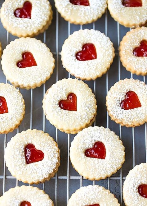 Almond Linzer Cookies, Linzer Tart Cookies, Linzer Tart, Linzer Cookie, Linzer Cookies Recipe, Pane Dolce, Linzer Cookies, Cookie Table, Jam Cookies