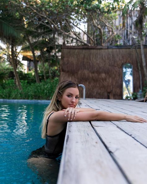 Swimming Pool Pose Ideas, Empty Pool Photoshoot, Swimming Pool Pose, Pool Pose Ideas, Pool Photoshoot Ideas, Cute Picture Ideas, Swimming Pool Photography, Photo Poses Ideas, Pool Photoshoot