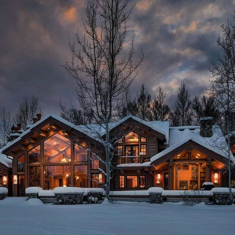 Log Cabin Mansions, Wyoming House, Winter House Exterior, Cabin Mansion, Cozy Winter Cabin, Winter Lodge, Mansion Exterior, Cabin Aesthetic, Jackson Wyoming