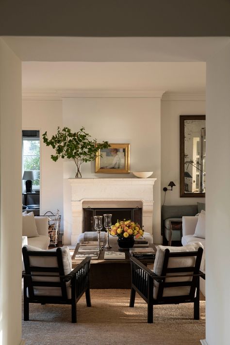 Peek Inside a Nancy Meyers Home | Lark & Linen Ralph Lauren Nancy Meyers, Nancy Meyers Shelf Decor, Nancy Meyers Lifestyle, Nancy Mayer Interior, Nancy Meyers It’s Complicated, Nancy Meyers Dining Room Aesthetic, Nancy Meyers Home Decor, Nancy Meyers Aesthetic Small House, Nancy Myers Homes Aesthetic