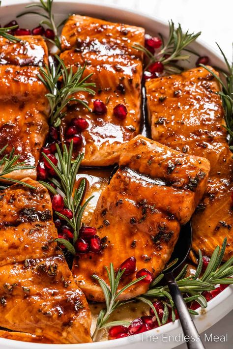 Bbq Christmas Lunch, Christmas Meat Ideas Main Dishes, Christmas Party Main Dish, Main Dish Christmas Dinner Ideas, Christmas Recipes Main Dish, Christmas Dinner Food Ideas Main Dishes, Savoury Christmas Party Food, Christmas Dinner Party Food Main Dishes, Holiday Recipes Christmas Main Dishes