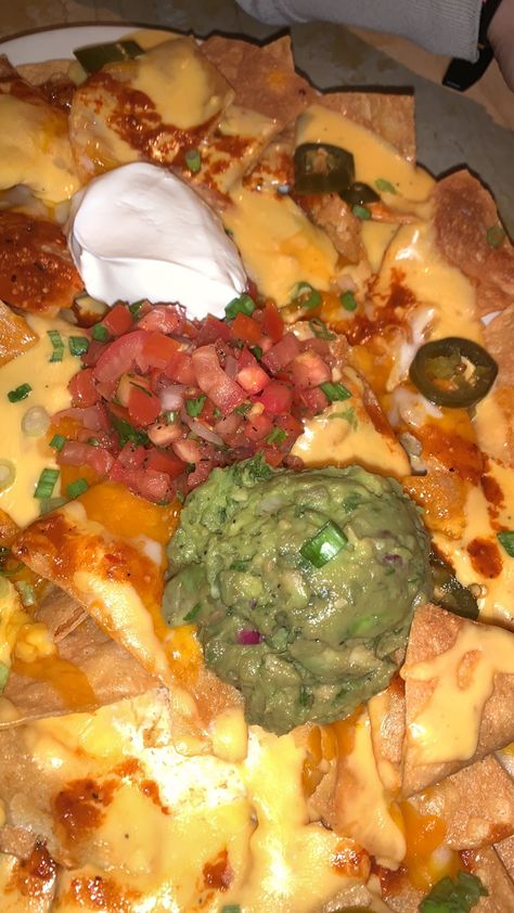 Guac And Chips Aesthetic, Chips And Guacamole Aesthetic, Nachos Aesthetic, Chips Aesthetic, Doritos Nachos, Portfolio Ideas, Awesome Food, Food Yummy, Food Inspo