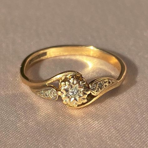 Vintage 9k Diamond Swirl Ring Celestial Engagement Ring, Swirl Diamond Ring, Vintage Gold Rings, Cute Engagement Rings, Future Engagement Rings, Swirl Ring, Ring Fashion, Dream Engagement Rings, Jewelry Lookbook