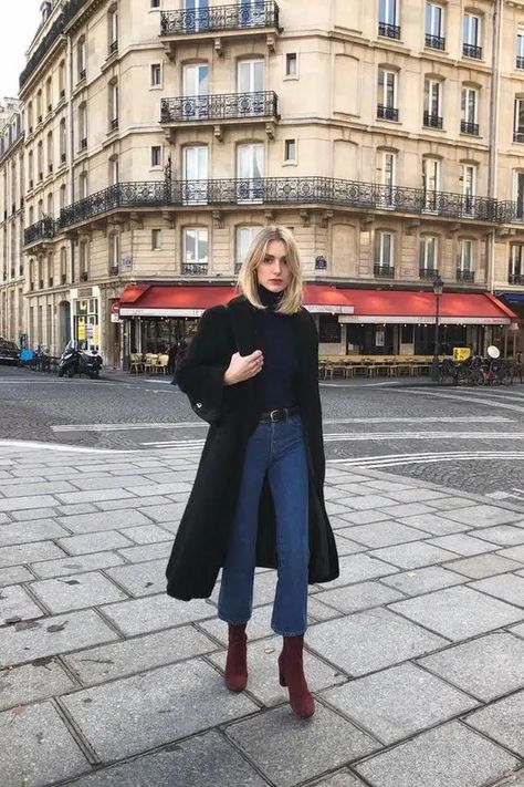 What to Wear in France in Winters? 22 Outfits & Packing List French Outfit Winter, French Ootd, French Winter Outfits, Parisian Winter Outfits, French Winter Fashion, Parisian Style Winter, Parisian Winter, Parisian Outfits, France Outfits