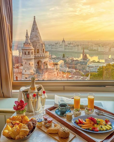 Breakfast with a spectacular view. (Budapest, Hungary) Affordable Honeymoon, Hungary Travel, Paris Jackson, Honeymoon Packages, Dream Travel Destinations, Vacation Places, Bratislava, Paris Saint-germain, Paris Hilton