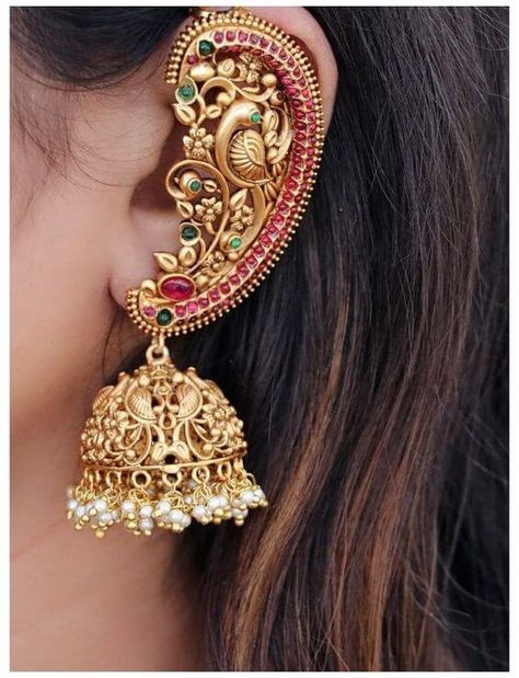 Gorgeous Bridal Ear Cuffs For The Experimental Brides-To-Be Necklace Women Gold, Women Gold Chain, Silver Long Necklace, Temple Jewellery Earrings, Indian Jewelry Earrings, Gold Earrings Models, Antique Gold Jewelry Indian, Indian Bridal Jewelry Sets, Gold Chain Design